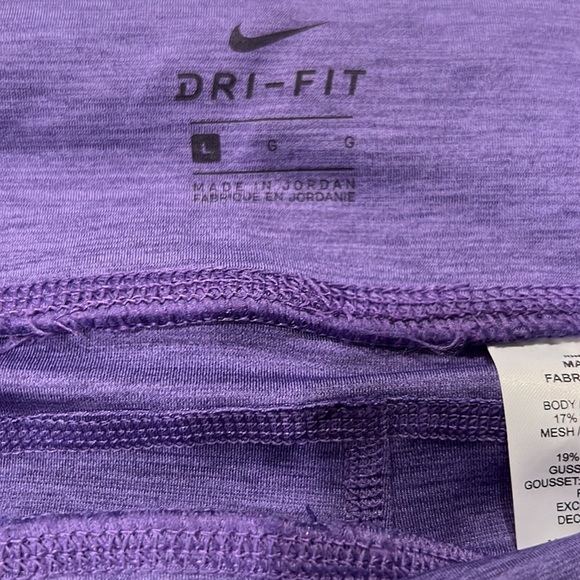 Nike Capri length workout pants with sheer back of leg - Picture 3 of 4